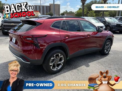Used 2025 Chevrolet Trax LT FWD image 7