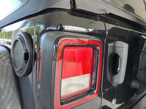Used 2018 Jeep Wrangler Sport AWD/4WD image 32
