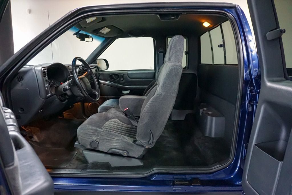 Used 2002 Chevrolet S10 Pickup LS w/ LS Preferred Equipment Group AWD/4WD image 59