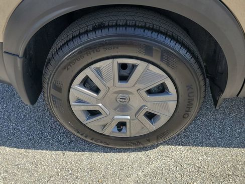 Certified 2025 Nissan Kicks S image 12