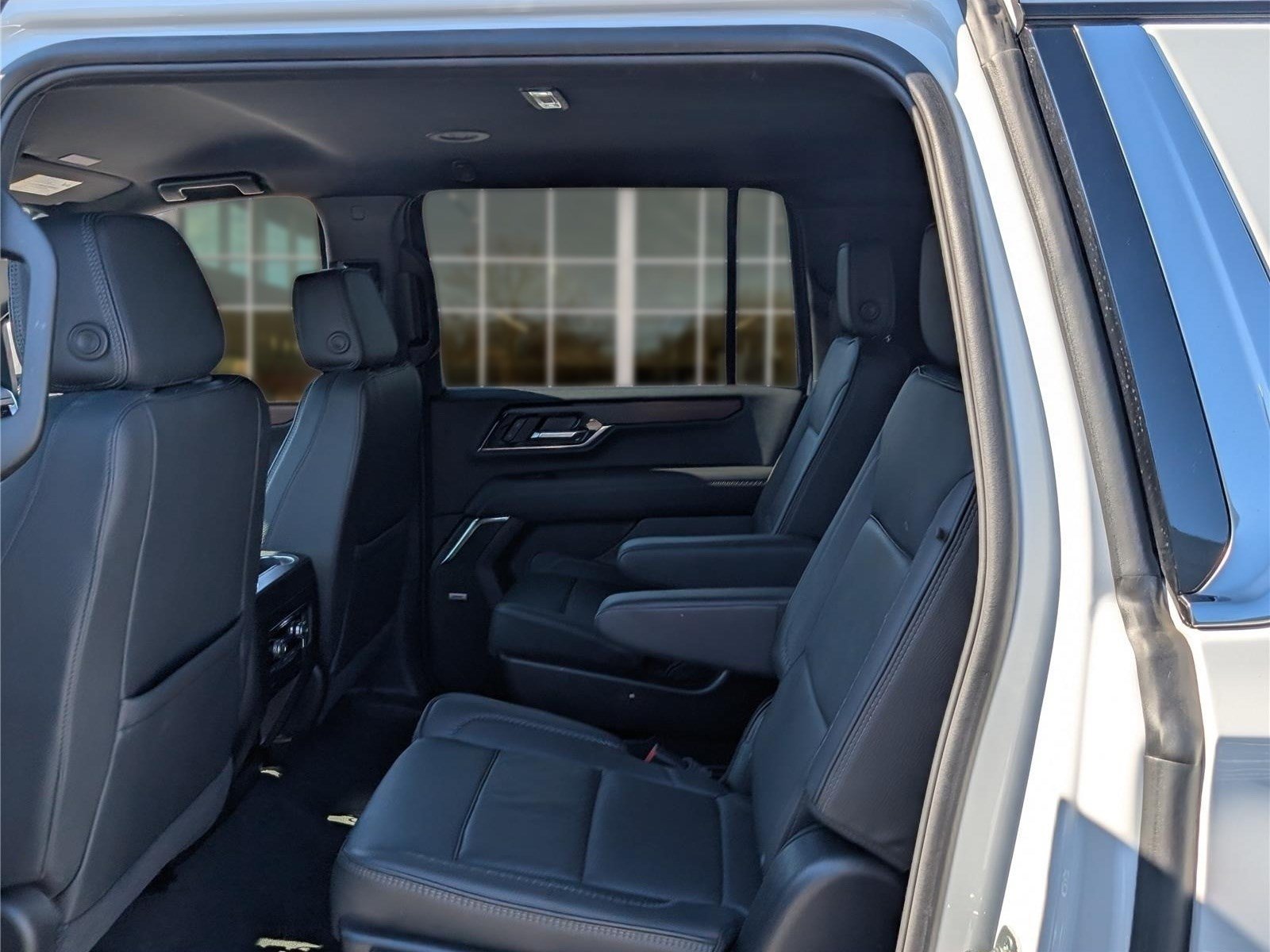 Used 2025 GMC Yukon XL Denali AWD/4WD image 16