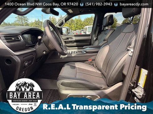 Used 2025 Jeep Wagoneer Series III w/ Premium Group I AWD/4WD image 13