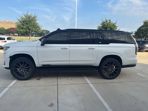 Used 2021 Cadillac Escalade ESV Sport Platinum AWD/4WD image 3