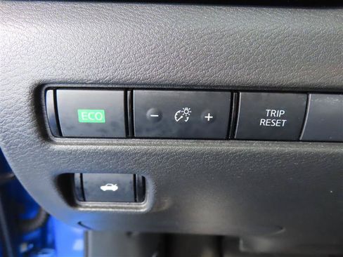 Used 2025 Nissan Sentra SV FWD image 17