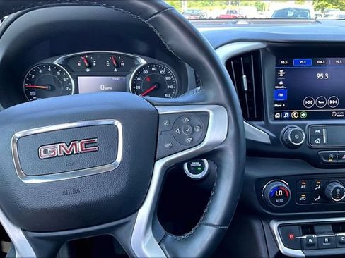 Used 2024 GMC Terrain SLT FWD image 12