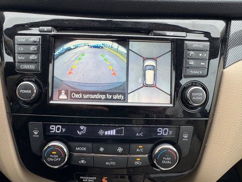 Used 2015 Nissan Rogue SL image 4