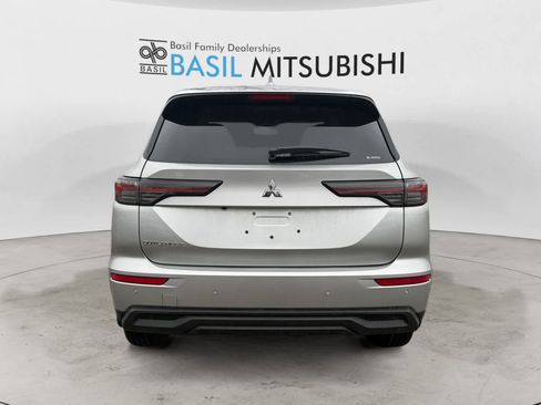 New 2026 Mitsubishi Outlander ES image 4