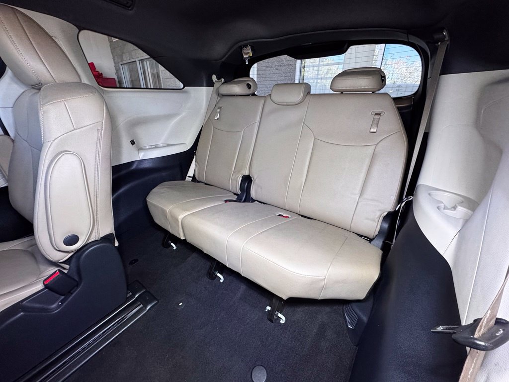 Certified 2024 Toyota Sienna XLE FWD image 40