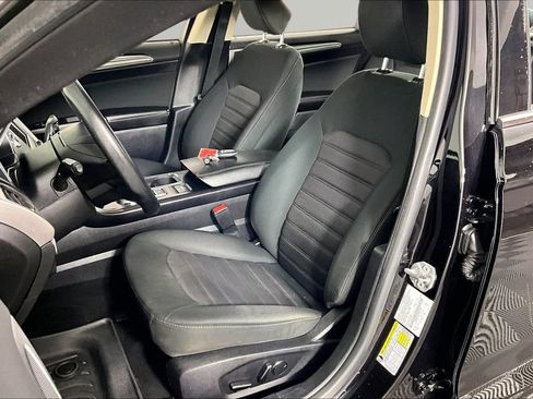 Used 2020 Ford Fusion SE FWD image 18