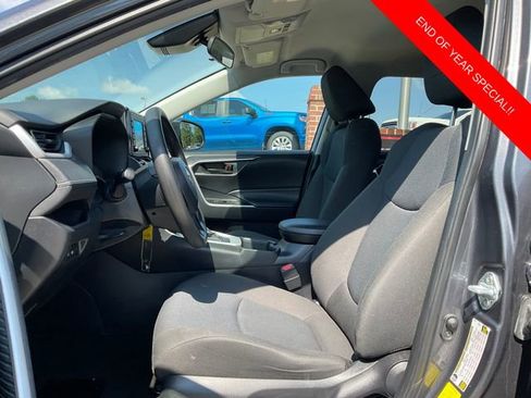 Used 2022 Toyota RAV4 LE image 10