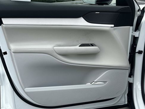 New 2025 Volvo EX90 Ultra w/ Protection Package Premier image 11