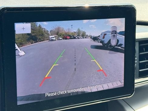 Used 2023 Ford Explorer XLT image 24