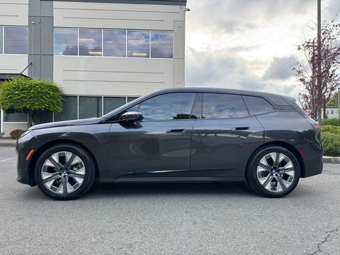 Used 2023 BMW iX xDrive50 w/ Premium Package AWD/4WD image 6