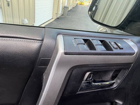 Used 2015 Toyota 4Runner SR5 AWD/4WD image 11