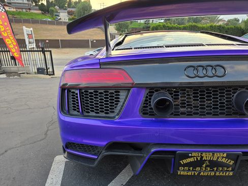 Used 2018 Audi R8 V10 w/ Premium Package image 6