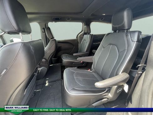 Used 2024 Chrysler Pacifica Limited w/ S Appearance Package image 14