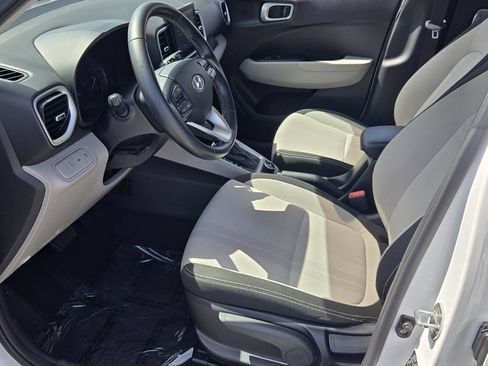 Used 2022 Hyundai Venue SEL FWD image 10
