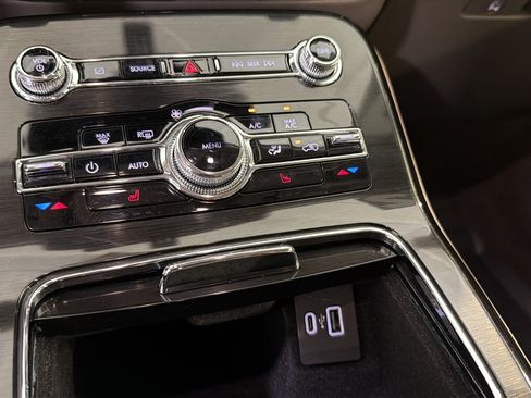 Used 2022 Lincoln Nautilus FWD w/ Premium Package image 19