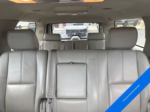 Used 2014 GMC Yukon XL SLT w/ SLT-2 Equipment Package AWD/4WD image 23