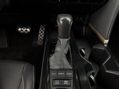 Used 2025 Toyota Camry SE FWD image 24