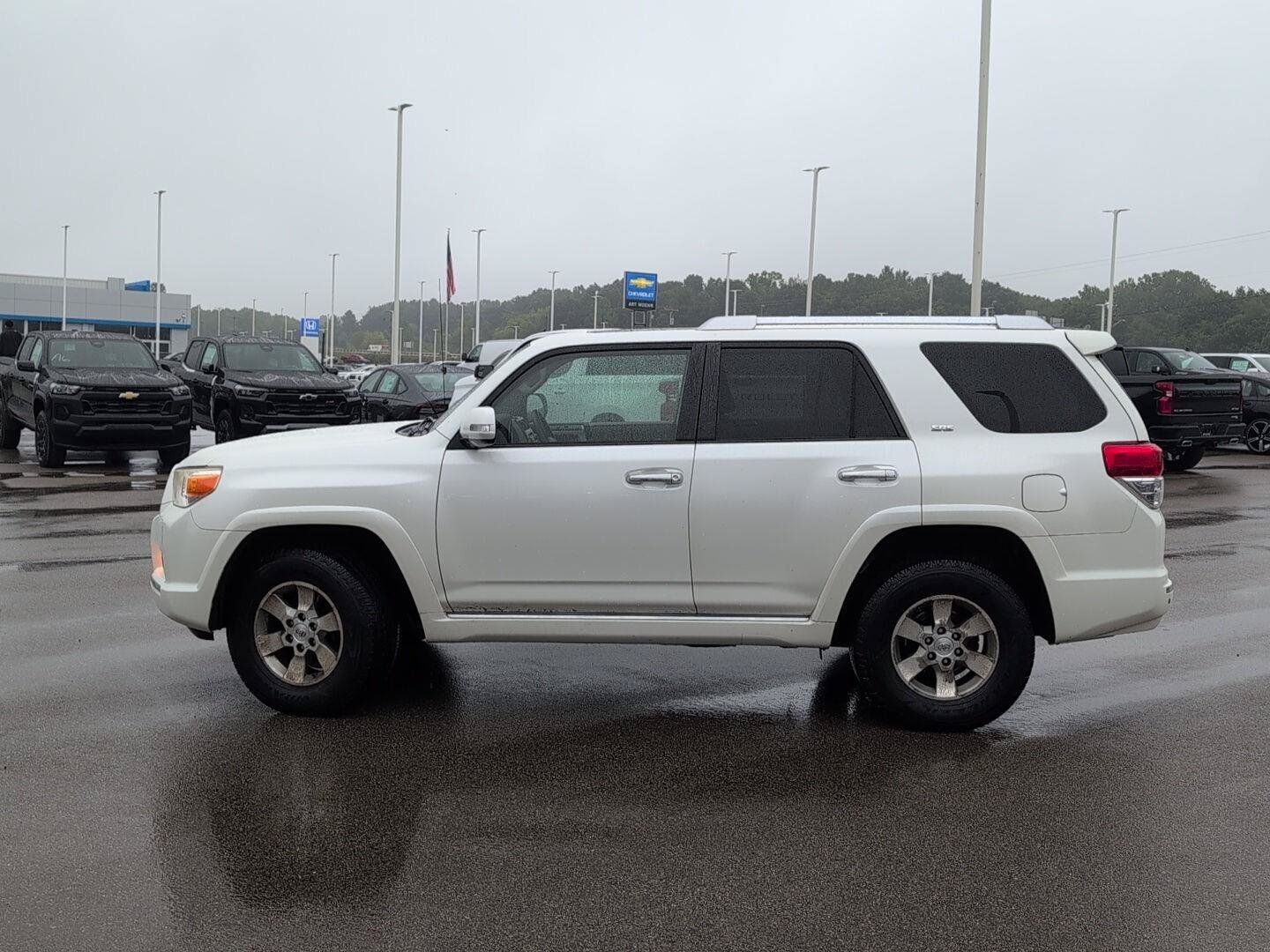Used 2011 Toyota 4Runner SR5 w/ Premium Pkg w/Leather AWD/4WD image 2