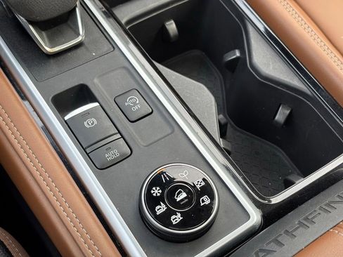 Used 2024 Nissan Pathfinder Platinum w/ Cargo Package image 22