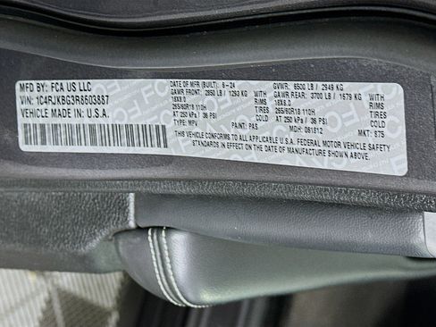 Used 2024 Jeep Grand Cherokee L Limited w/ Luxury Tech Group II image 12