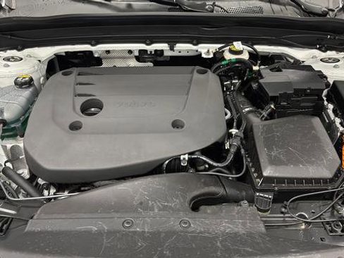 Used 2025 Volvo XC40 B5 Core AWD/4WD image 32