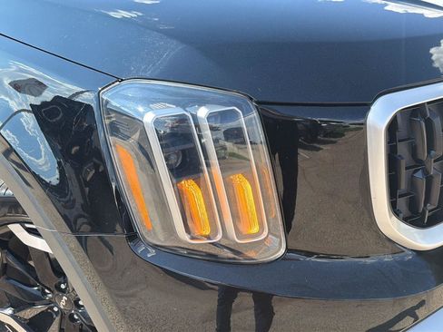 Used 2024 Kia Telluride EX w/ EX Captain's Chair Package FWD image 10
