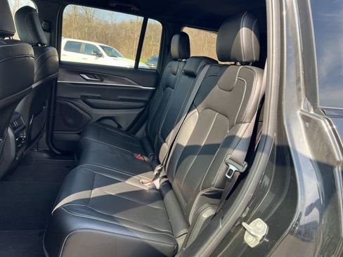 Used 2024 Jeep Grand Cherokee Limited image 13