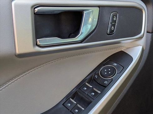 Used 2021 Ford Explorer XLT w/ Equipment Group 202A image 4