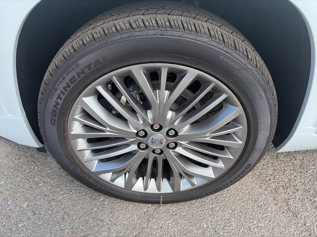 New 2027 Buick Enclave Avenir w/ LPO, Floor Liner Package AWD/4WD image 10