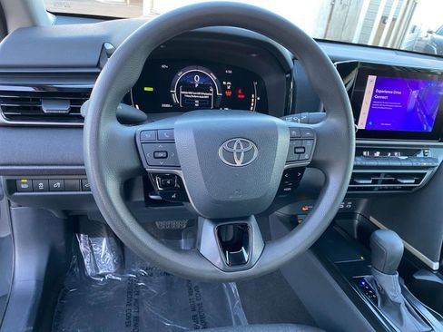 Used 2025 Toyota Camry LE image 28