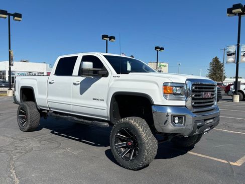 Used 2015 GMC Sierra 2500 SLE image 1