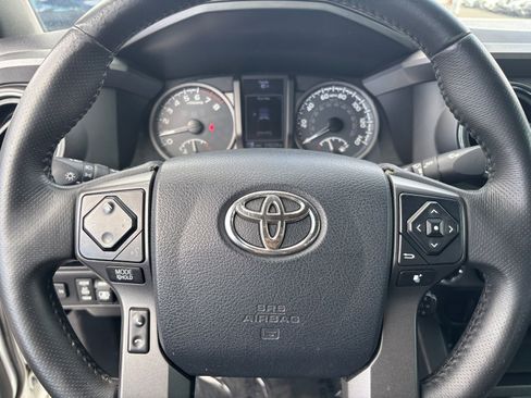 Used 2017 Toyota Tacoma TRD Off-Road image 29