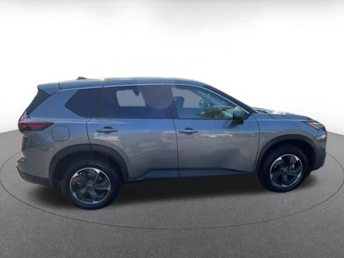 Used 2025 Nissan Rogue SV AWD/4WD image 16