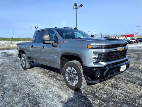 Used 2024 Chevrolet Silverado 2500 Custom w/ Custom Value Package image 5