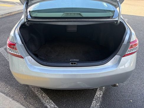 Used 2011 Toyota Camry XLE w/ SE/XLE Extra-Value Pkg FWD image 24