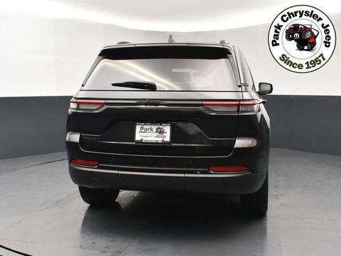 Used 2023 Jeep Grand Cherokee Altitude image 5