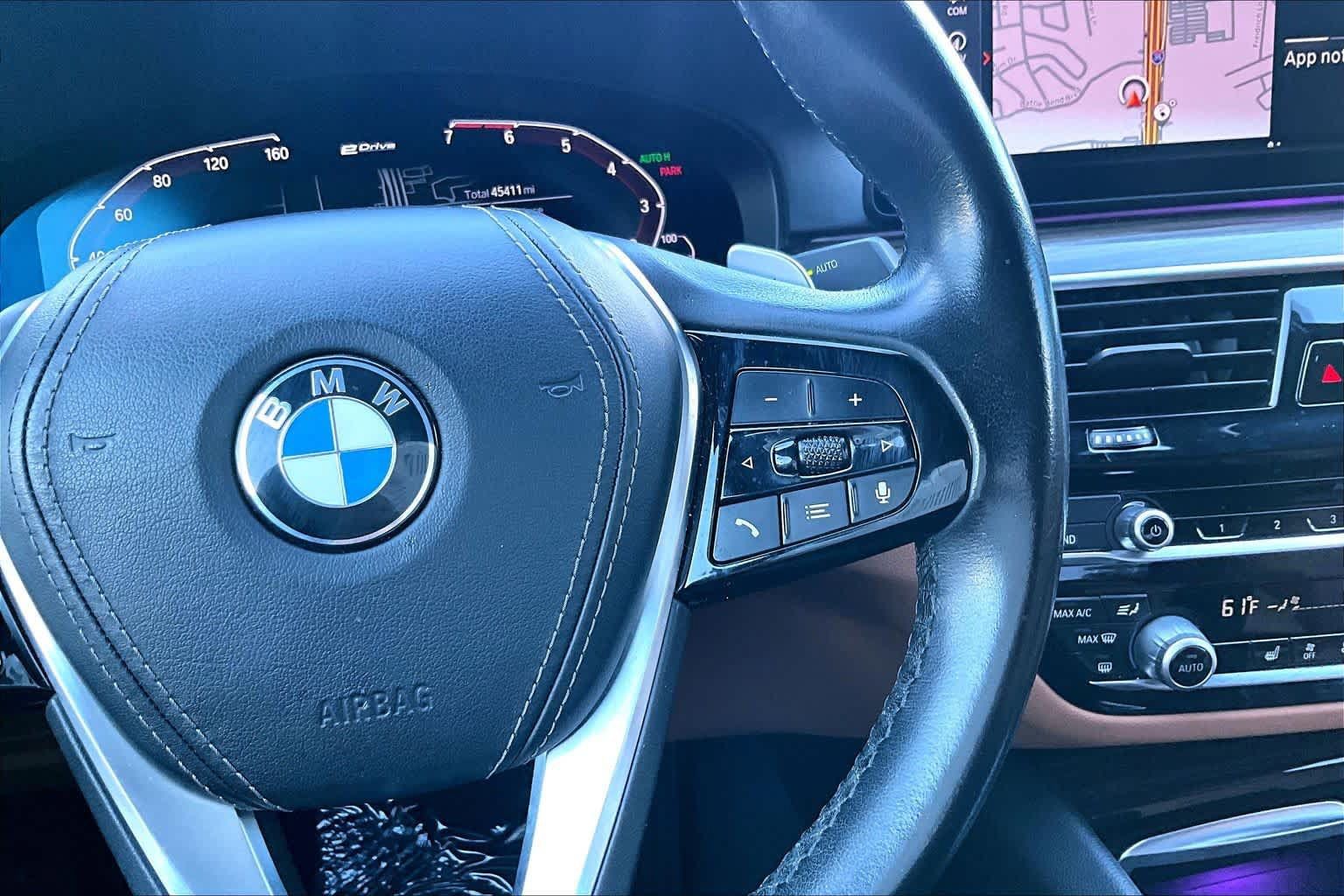 Used 2021 BMW 530e w/ Premium Package RWD image 25