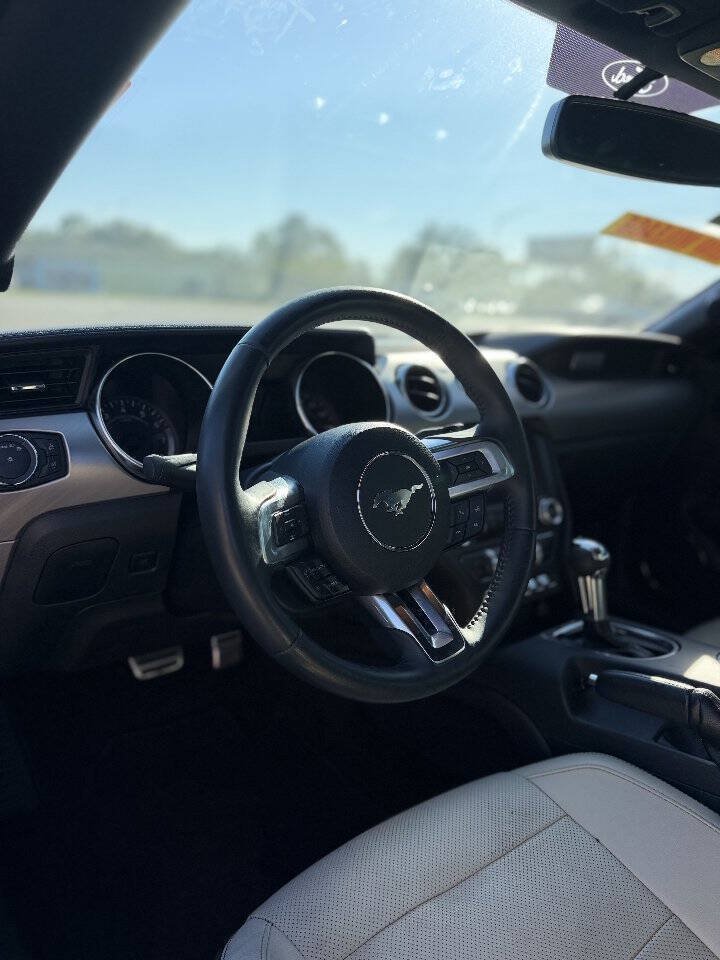 Used 2018 Ford Mustang Premium RWD image 10