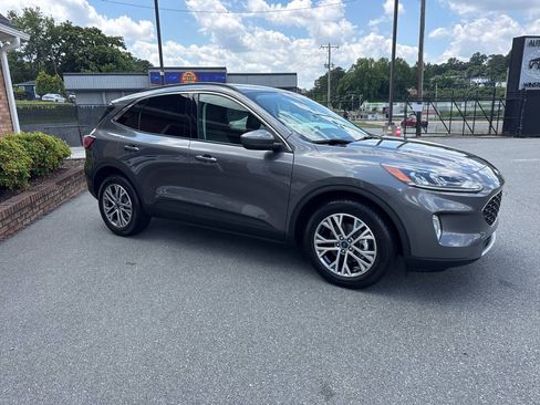 Used 2022 Ford Escape SEL w/ Technology Package FWD image 9