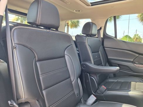 Used 2023 GMC Acadia Denali w/ Denali Ultimate Package FWD image 33