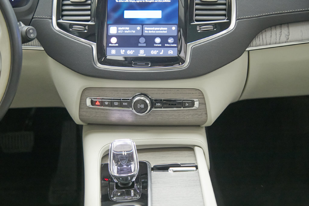 Certified 2025 Volvo XC90 T8 Ultra w/ Protection Package Premier AWD/4WD image 31