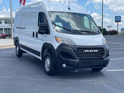 Used 2026 RAM ProMaster 2500 w/ Convenience Group FWD image 3