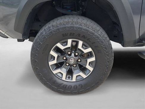 Used 2022 Toyota Tacoma TRD Off-Road w/ Technology Package RWD image 9