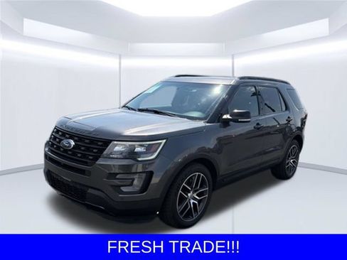 Used 2017 Ford Explorer Sport w/ Equipment Group 401A AWD/4WD image 3