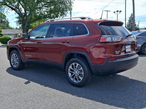 Used 2019 Jeep Cherokee Latitude Plus w/ Cold Weather Group AWD/4WD image 4