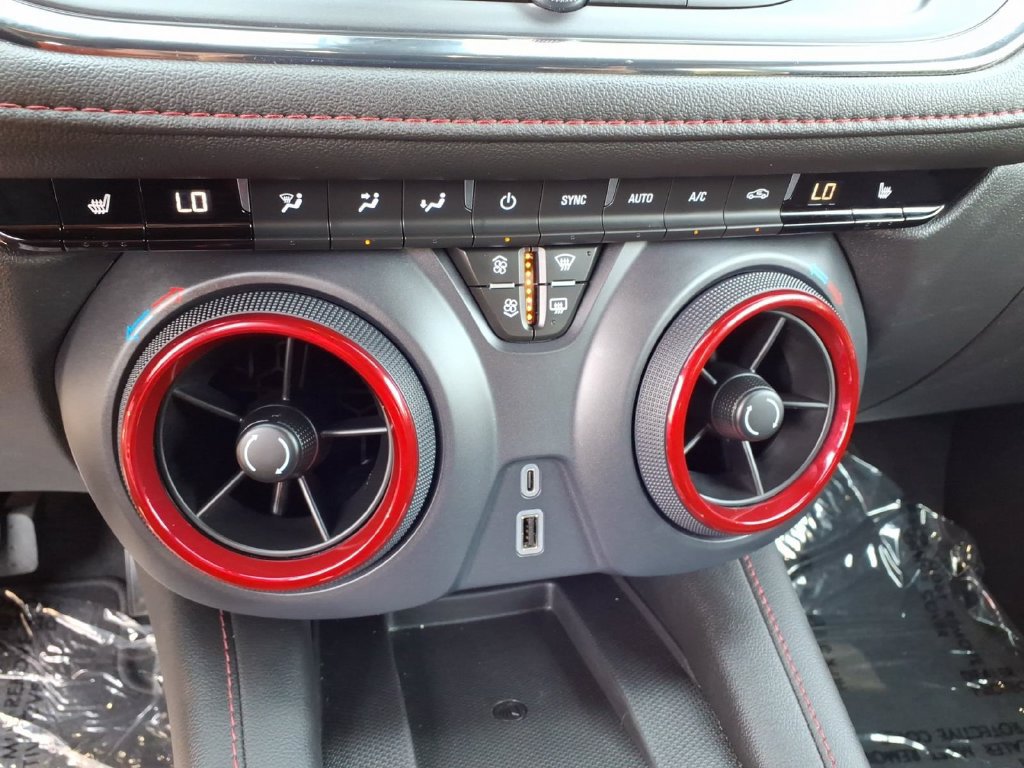Used 2025 Chevrolet Blazer RS FWD image 11