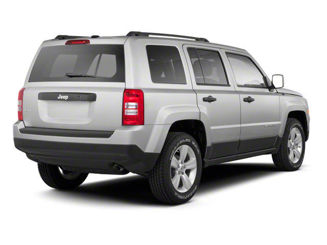Used 2013 Jeep Patriot Latitude w/ Sun/Sound Group FWD image 2